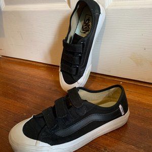Black Velcro Vans, 6.5W